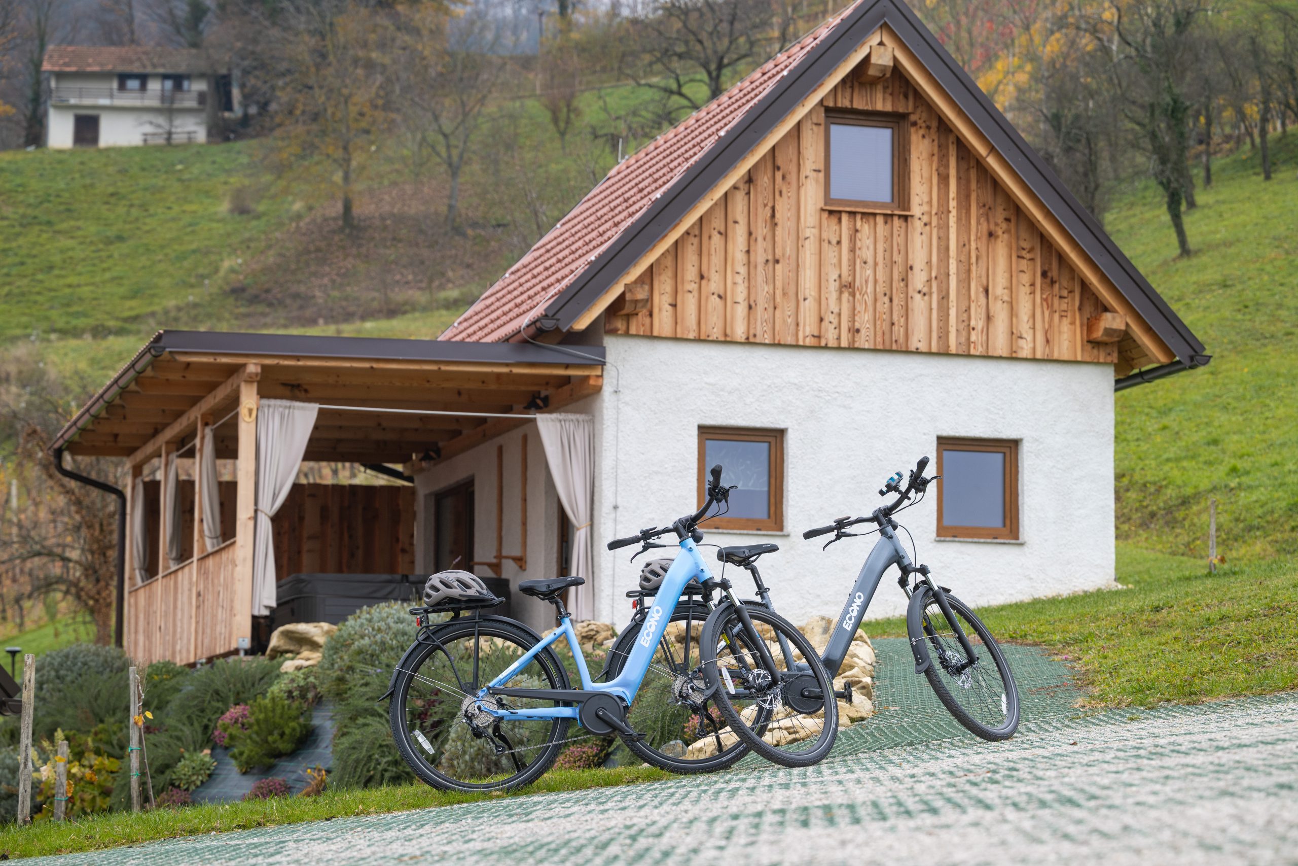 Vikend oddih Rogatec z glamping hiško in e-kolesi v neokrnjeni naravi Obsotelja