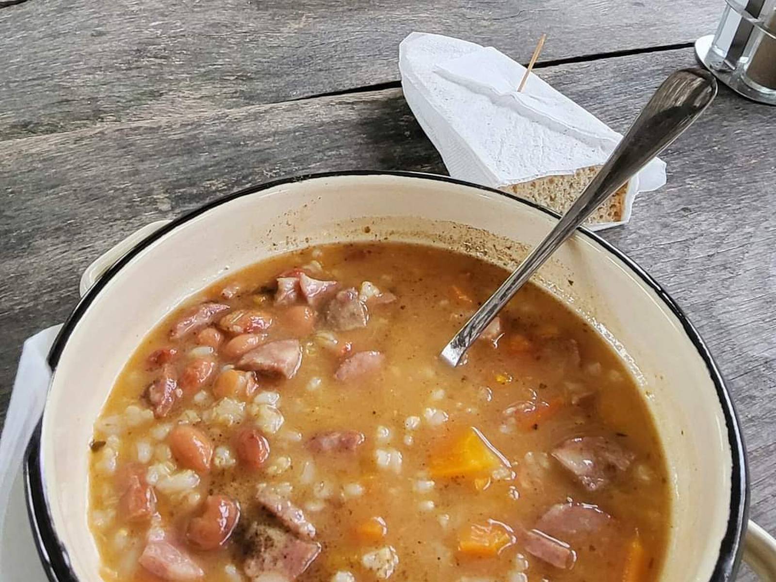Tradicionalna domača enolončnica v Rogatcu
