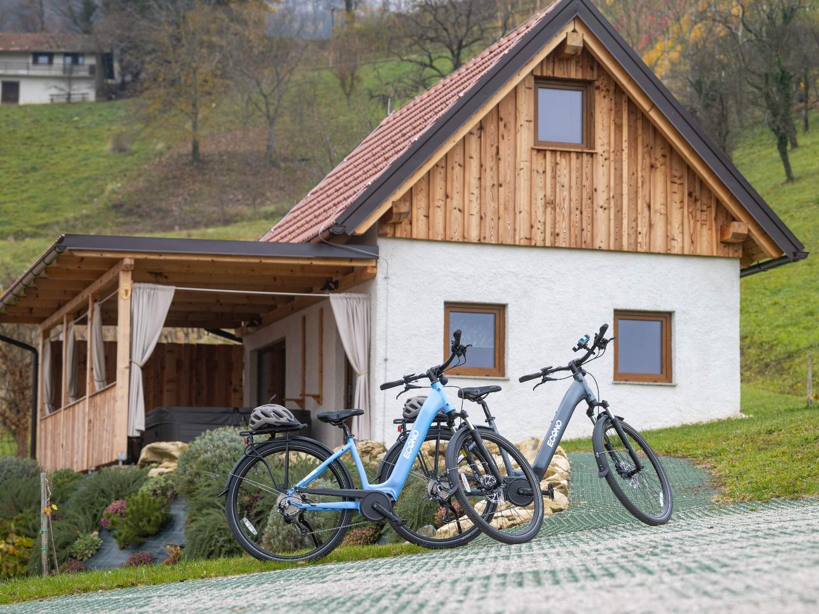 Vikend oddih Rogatec z glamping hiško in e-kolesi v neokrnjeni naravi Obsotelja